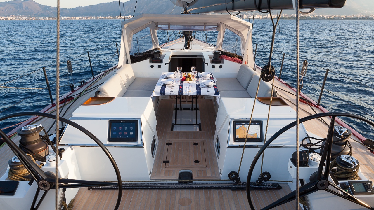 sailing-yacht-charter-red-carpet-vismara-forzatre